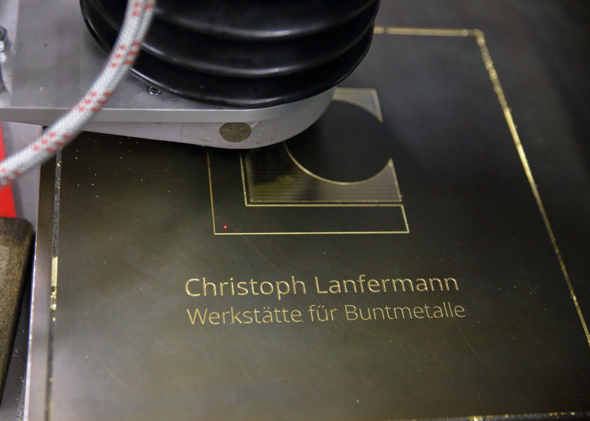 Messing geschliffen Briefkasten Hochformat